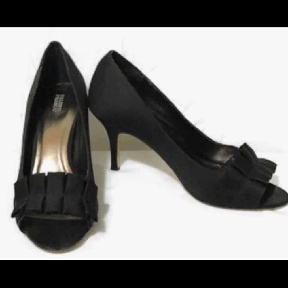 Valenti Franco Black Ruffled Peep Toe Heel Size 9